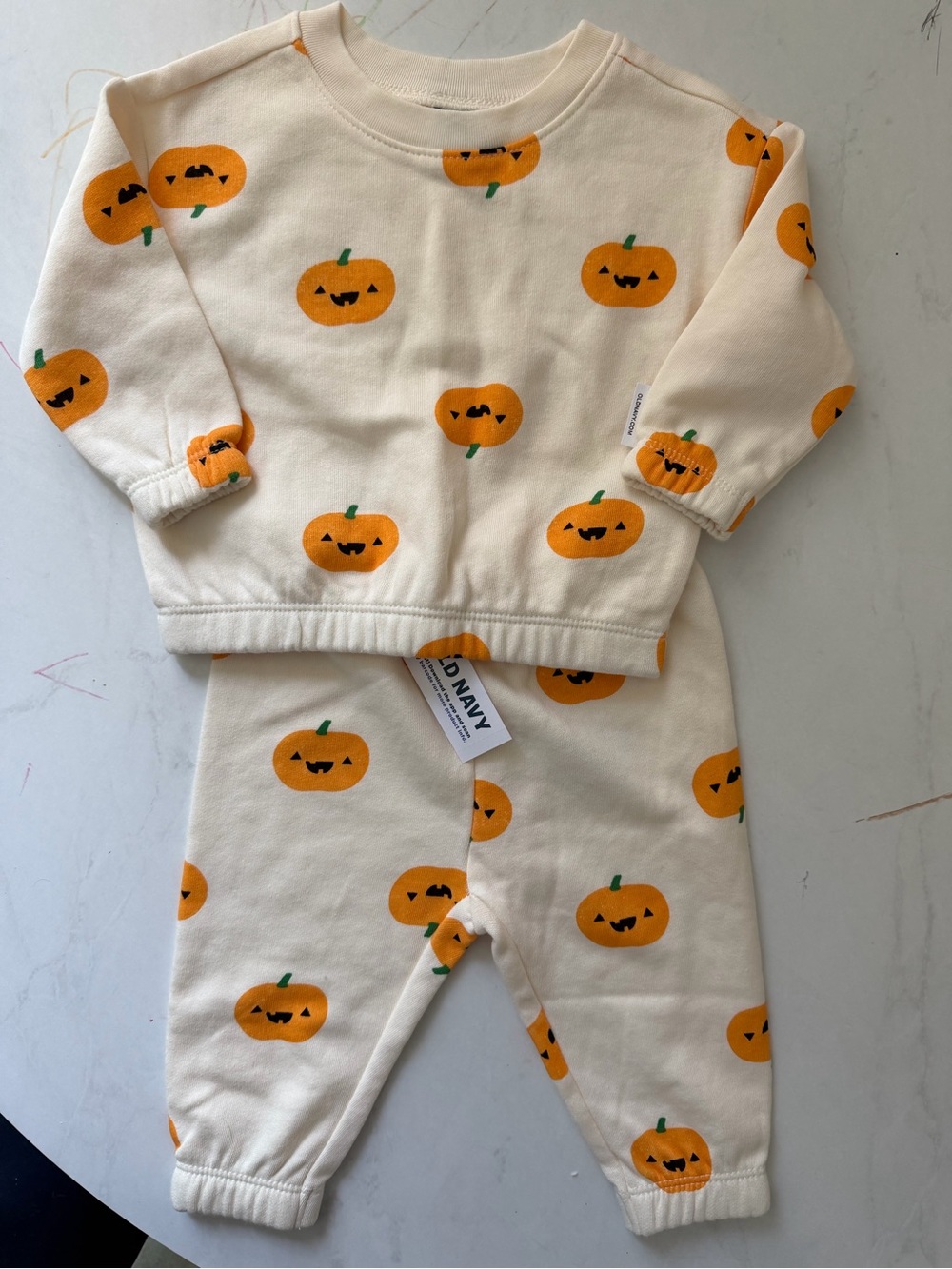 NWT!! Old Navy Cream Halloween Pumpkin 3-6m Two-Piece Set